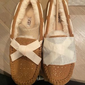 Size 9 womens UGG slippers - brand new never worn
